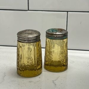 Vintage Federal Sharron Cabbage Rose Amber Salt & Pepper Glass Shakers